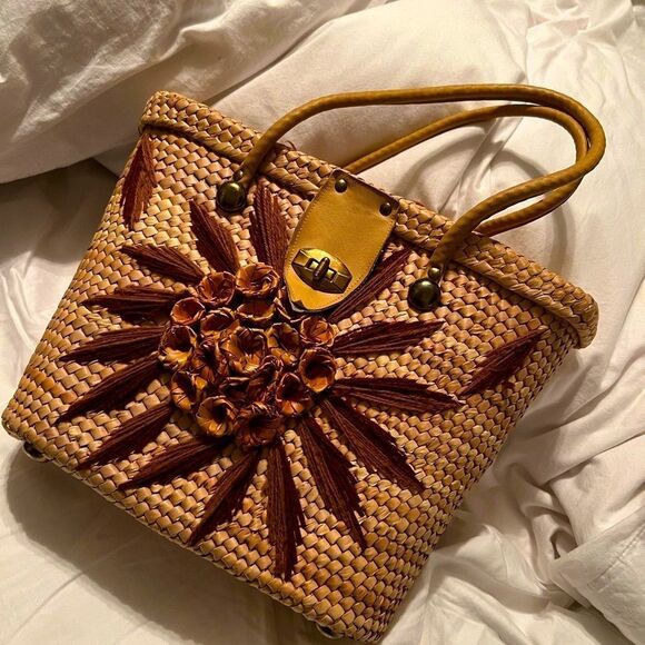 Vintage Handbags - Straw Wicker 60s 70s Vintage Woven Large Dual Handle Yarn Floral Yarn Tote Bag